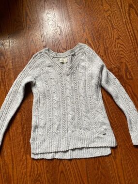 Vintage hollister size small cable-knit v neck sweater